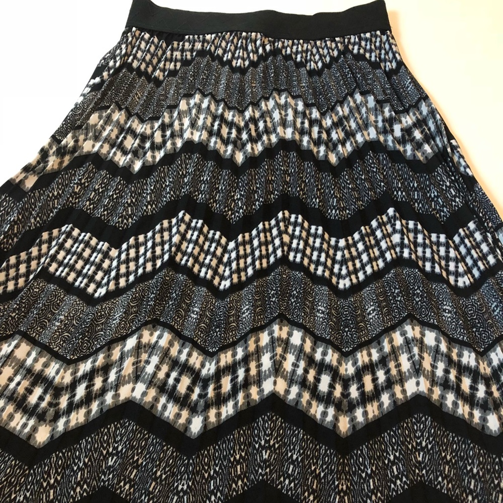 LuLaRoe Jill Skirt